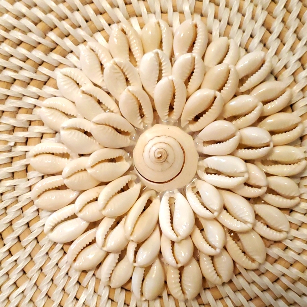 Shell and Rattan Circle Crossbody‎ Purse - Picture 3 of 10